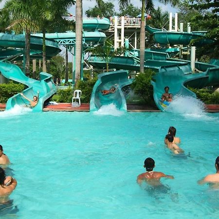 Fontana Hotel And Villas - Fontana Hot Spring Leisure Parks Mabalacat Exteriör bild