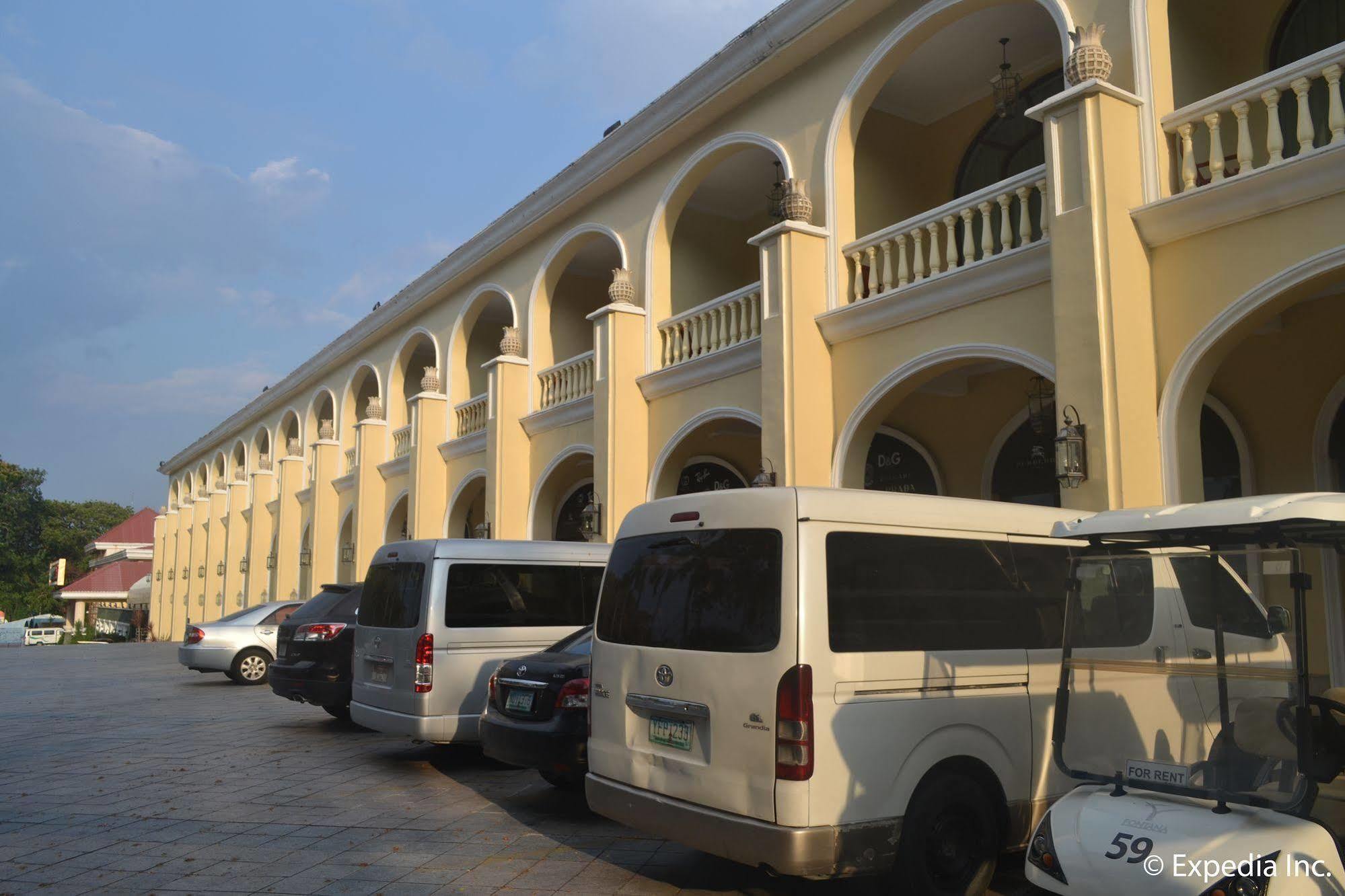 Fontana Hotel And Villas - Fontana Hot Spring Leisure Parks Mabalacat Exteriör bild